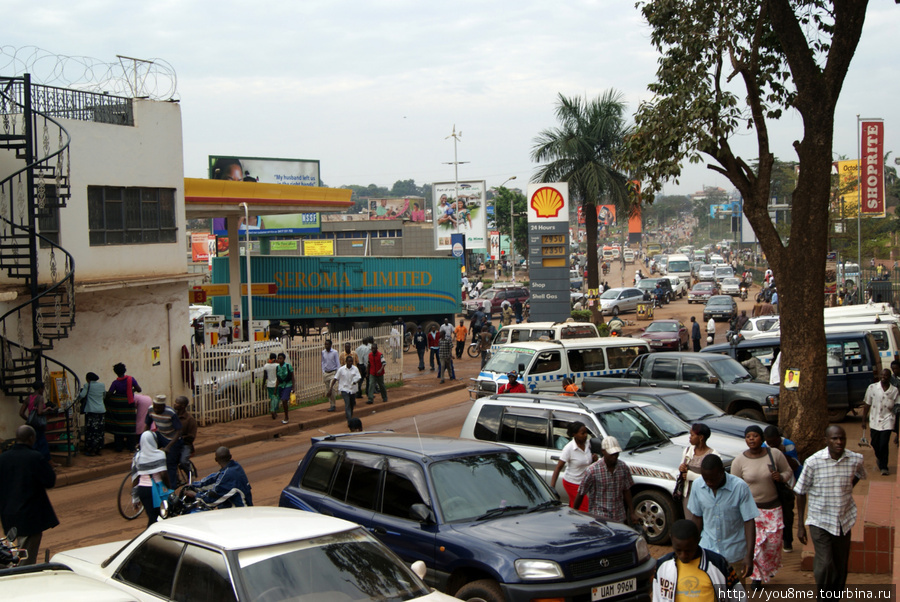 улица Кампалы из окна гестхауса Кампала, Уганда
