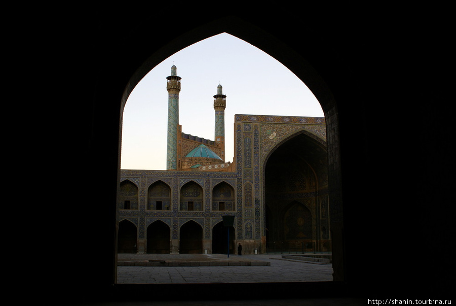 Во дворе мечети Исфахан, Иран
