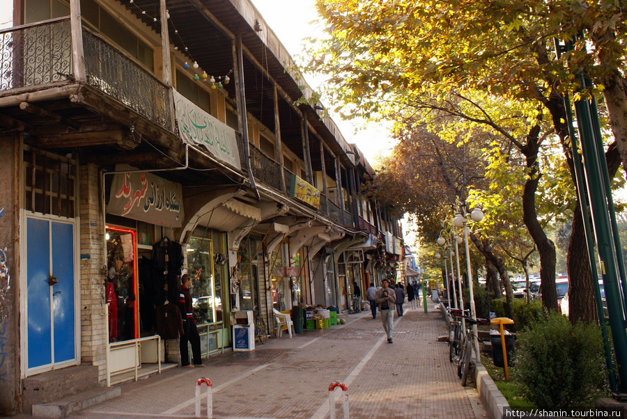 Улица в Казвине Казвин, Иран