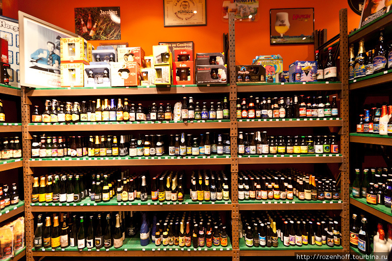 Традиционное бельгийское пиво плотное, горьковатое и крепкое — до 12 % vol. Помимо привычных пивных ингредиентов, в бельгийское пиво часто добавляют рис, сахар, мёд, фрукты. Брюссель, Бельгия