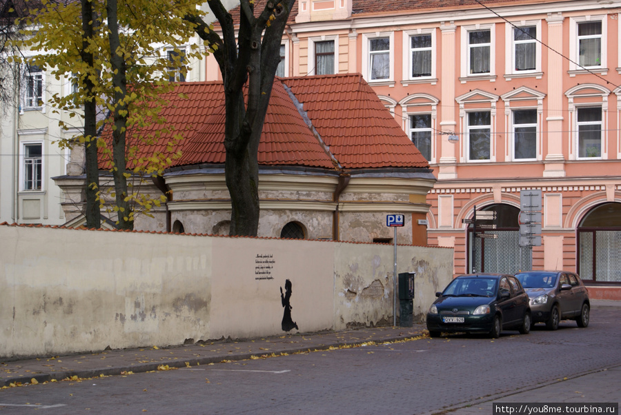 девочка на стене Вильнюс, Литва