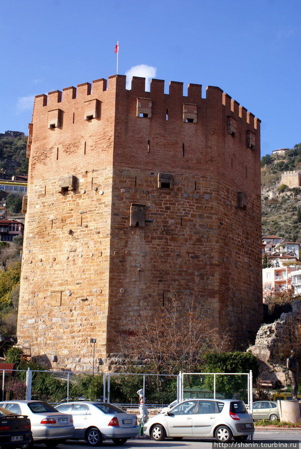 Башня из красного кирпича — Кызыл Куле Алания, Турция