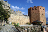 Стена и башня Кызыл Куле