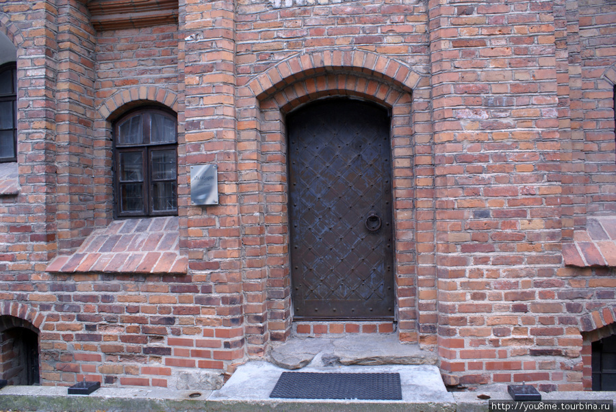дверь в старом замке Вильнюс, Литва