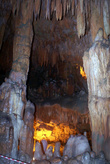 Сталактиты и сталагмиты в пещере Далматаш