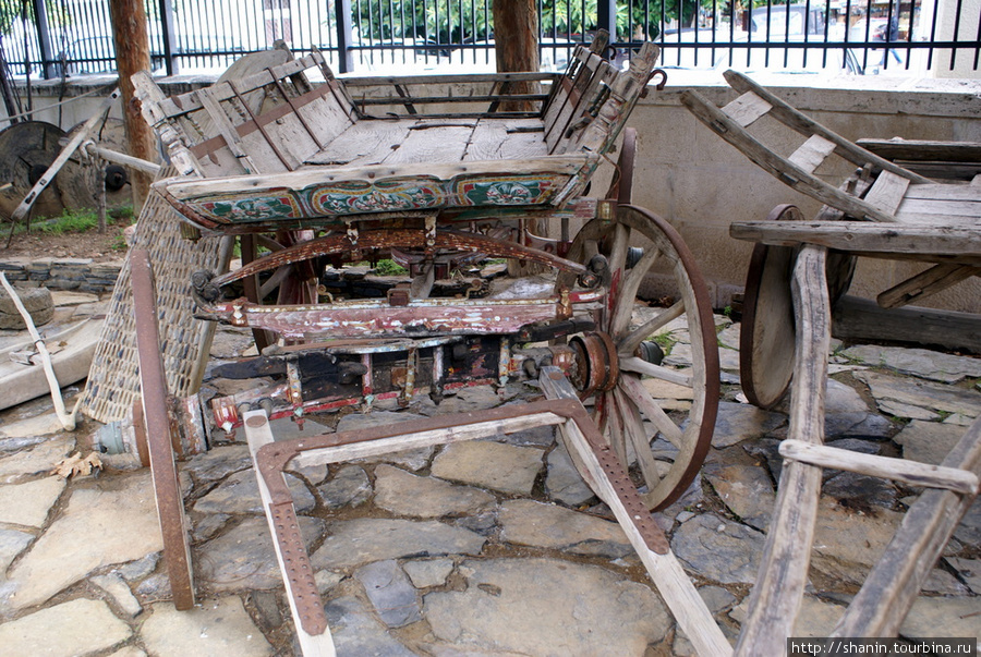 Старая телега у музея Алания, Турция