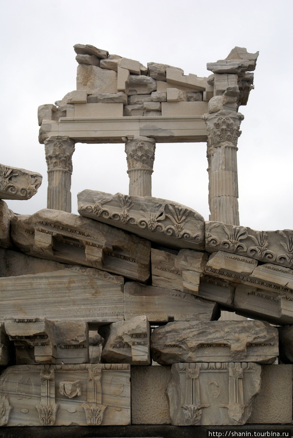 Храм Траяна в Пергаме Бергама (Пергам) античный город, Турция