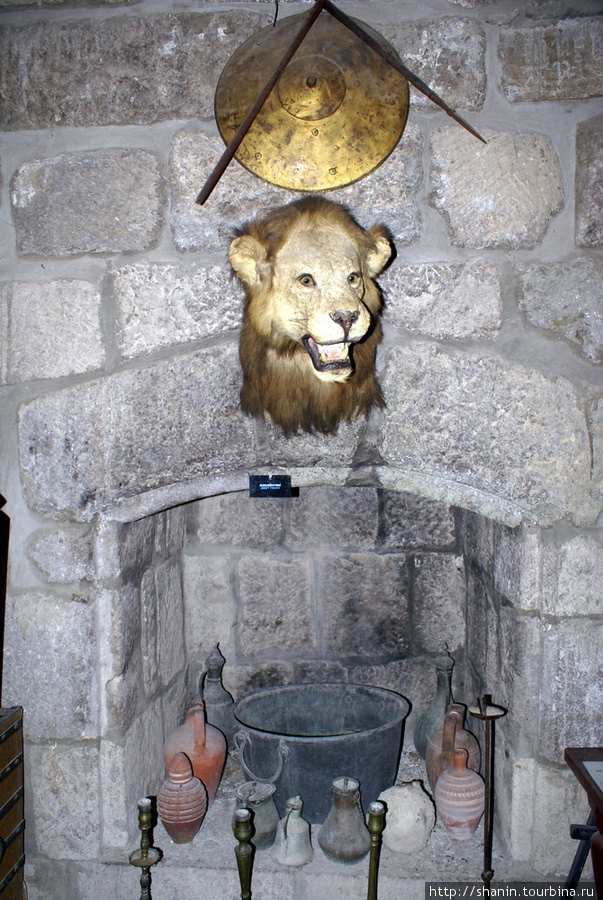 Камин в Английской башне замка крестоносцев Бодрум, Турция