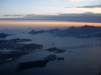 Мне повезло увидеть Рио-де-Жанейро с такой высоты, на второй горе справа видна микро-точка, это статуя Христа