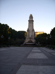 Памятник Сервантесу и его героям на площади Испании