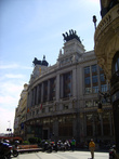 Banco Viscayа-здание со своей историей,в фильме la Comunidad главная героиня висит на одном из этих коней на крыше с сумкой,полной денег