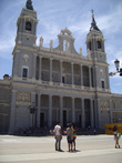Собор Девы Марии де ла Альмудена,достроен в 1992,  в нем венчались наследный принц Фелиппе и принцесса Летисия