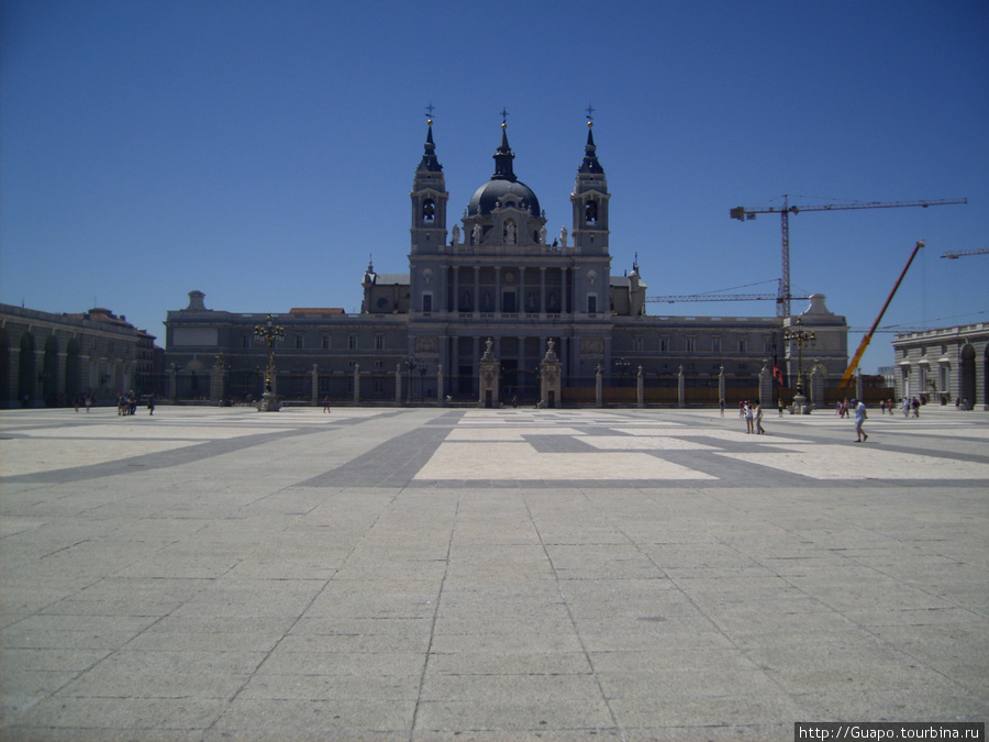 Собор Девы Марии де ла Альмудена Мадрид, Испания