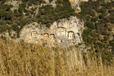 Ликийские гробницы вырублены в скале с видом на реку Дальян