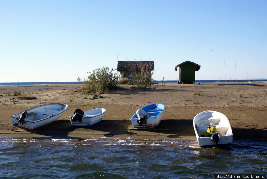 Лодки на пляже Изтузу Дальян, Турция