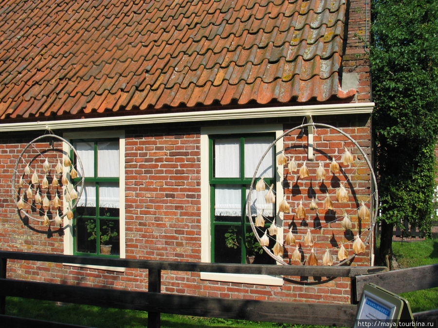 дом рыбака снаружи Энкхейзен, Нидерланды