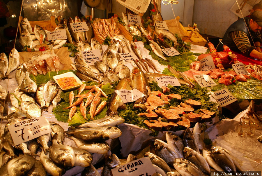 Рыба на рынке в Измире Измир, Турция