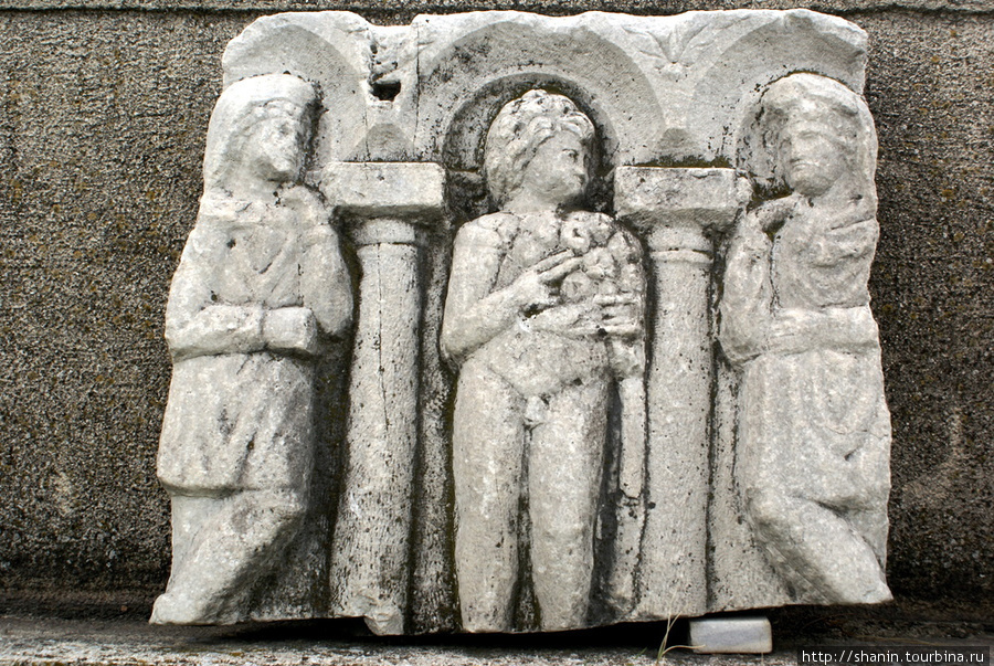 Фрагмент римской гробницы Изник, Турция