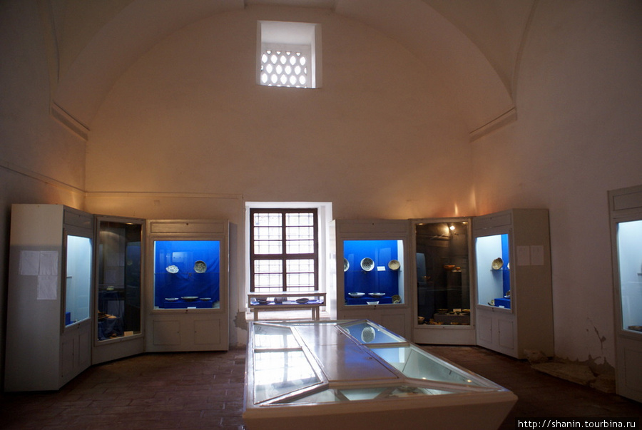 В зале Археологического музея в Изнике Изник, Турция