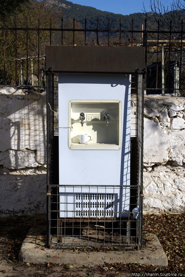 Автомат по продаже воды Каякёй, Турция