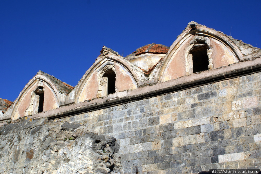 Слуховые окна церкви Каякёй, Турция