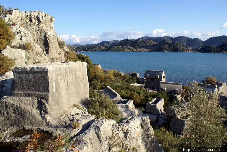 Гробницы и море Остров Кекова, Турция