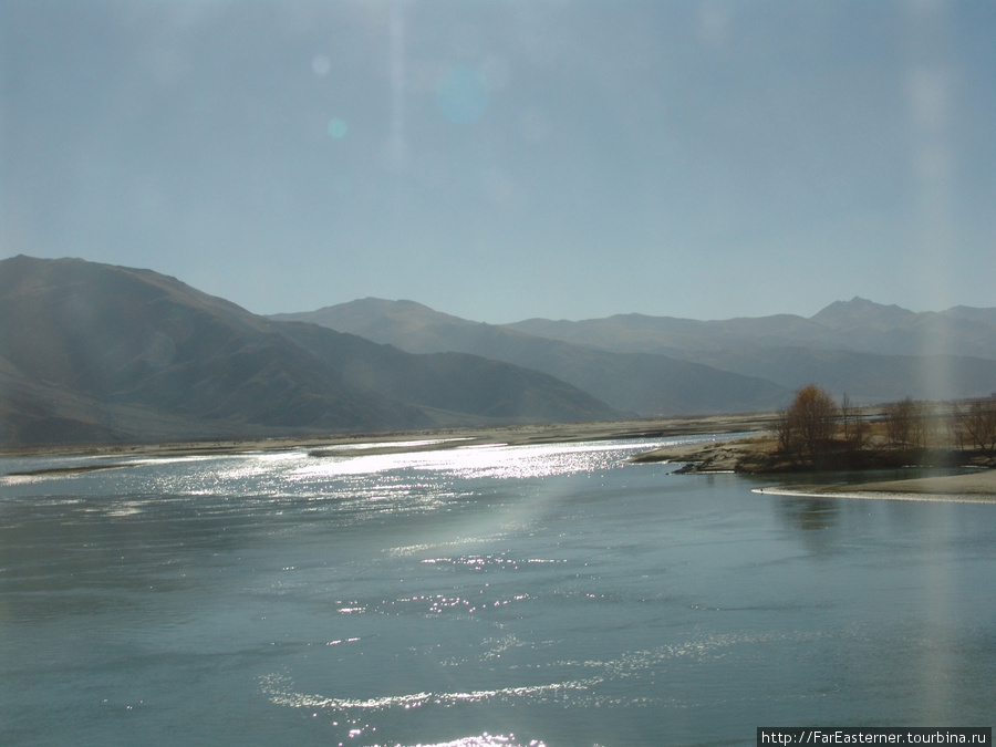 А это уже река Кьичу Озеро Ямдрок, Китай