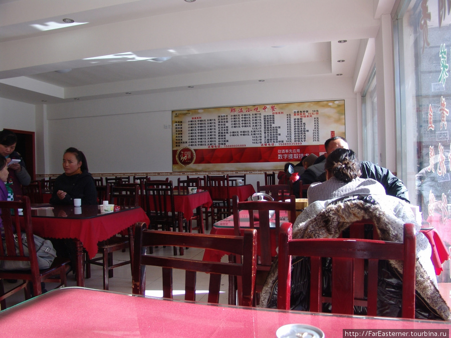 Китайский ресторан на Jiangsu Ave в Лхасе, где по моему заказу готовили супы со свининой, огурцами и томатами Тибет, Китай