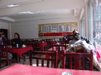 Китайский ресторан на Jiangsu Ave в Лхасе, где по моему заказу готовили супы со свининой, огурцами и томатами