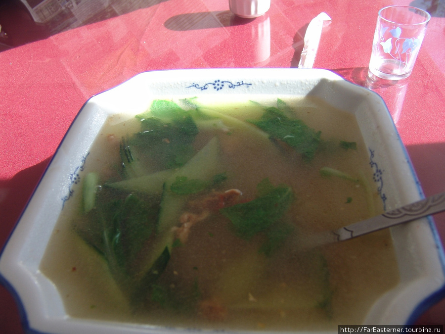 Это тоже суп из свинины, правда без томатов, но с зеленью Тибет, Китай