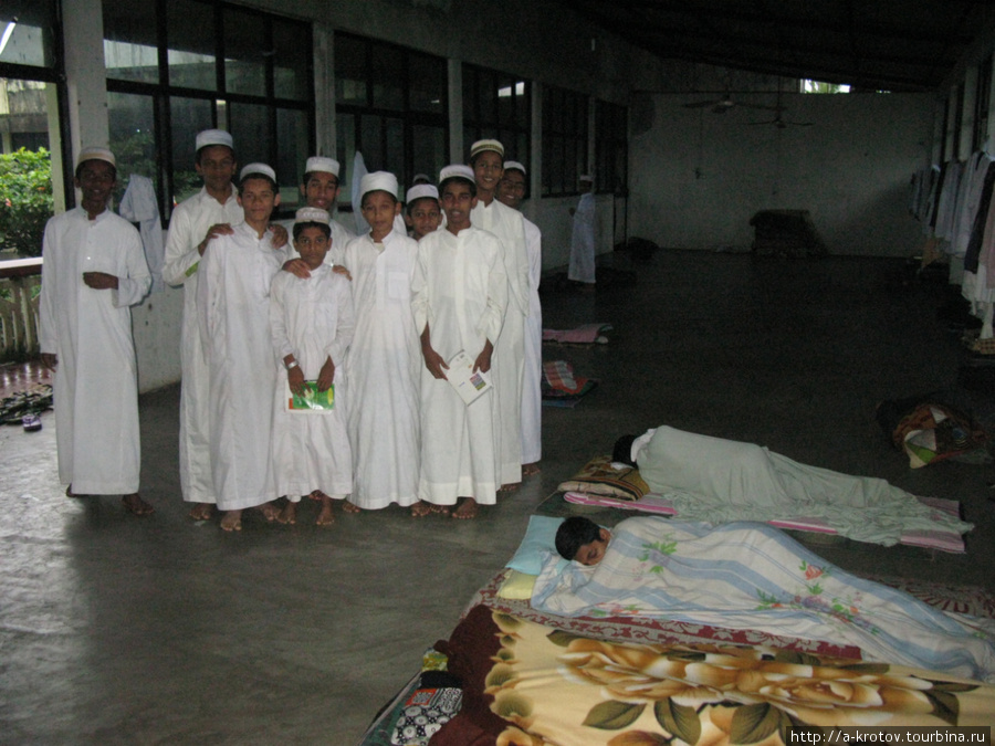 мусульманская школа-медресе Полоннарува, Шри-Ланка