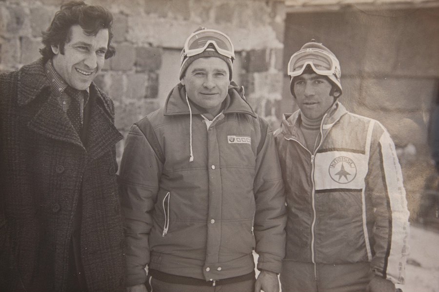 В центре Геннадий Стрекалов. Справа — тренер по горым лыжам. Цахкадзор, 1979-1981 гг. Цахкадзор, Армения