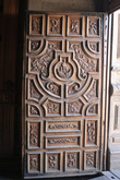 Двери 500 летней выдержки (хотя выдержки — это скорее петли).