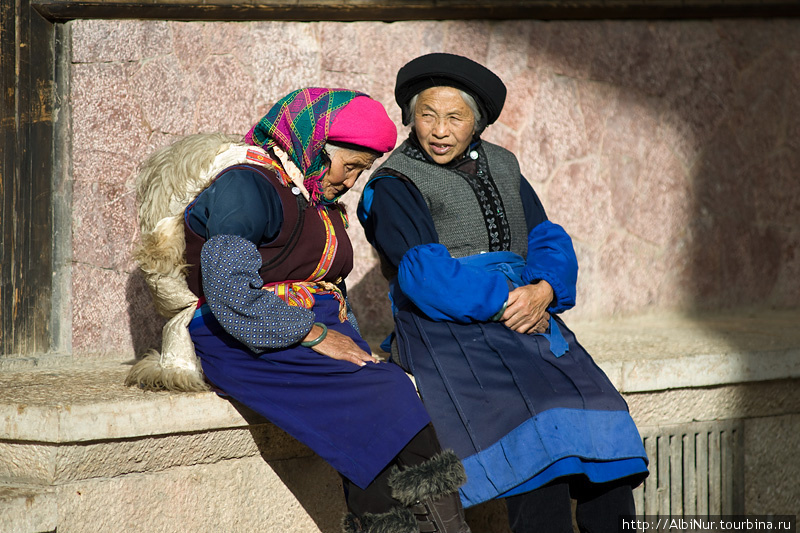 Большая часть здешнего населения — тибетцы. Шангри-Ла, Китай