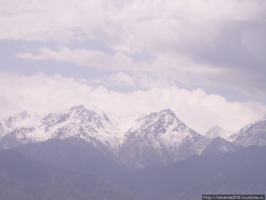 Вид на горы из моего окна Заилийский Алатау (горный хребет), Казахстан