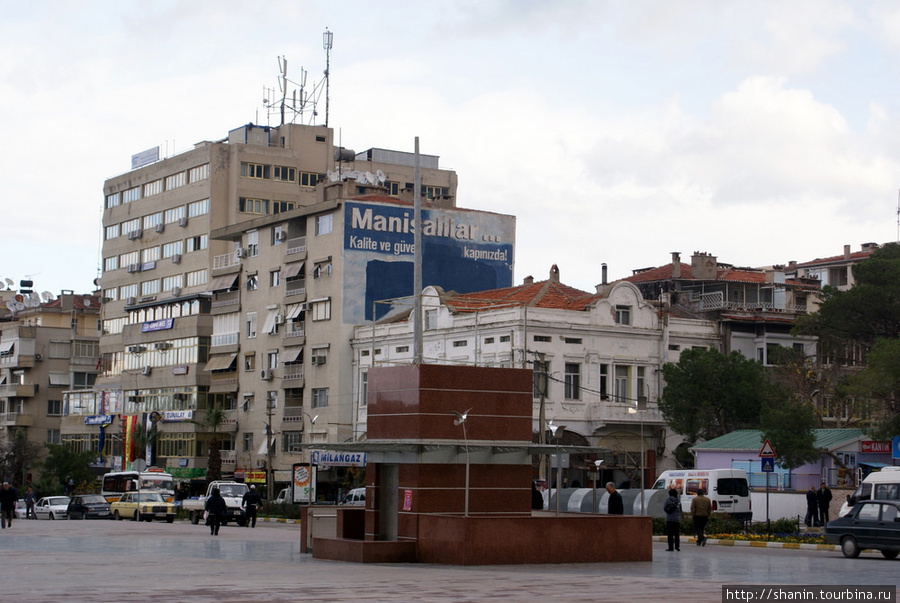 Площадь у Муниципалоитета Маниса, Турция