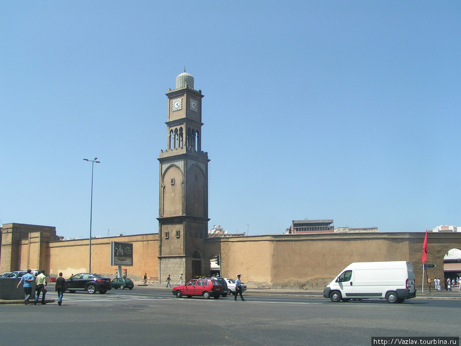 Башня и стены старой Медины Касабланка, Марокко