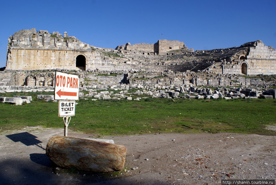 Руины амфитеатра Дидим, Турция