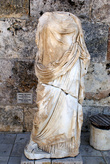 Античная статуя без головы