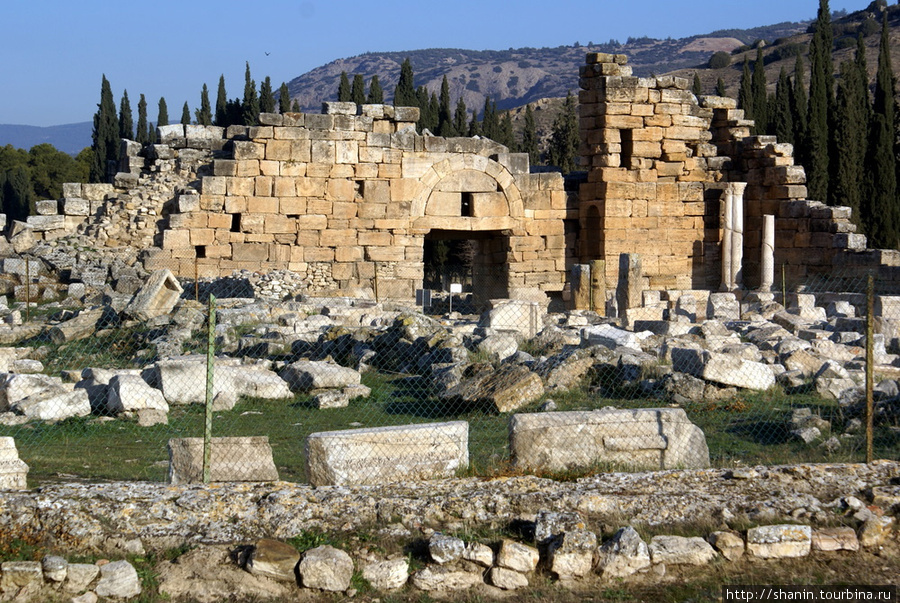 Ворота Иераполиса Памуккале (Иерополь античный город), Турция