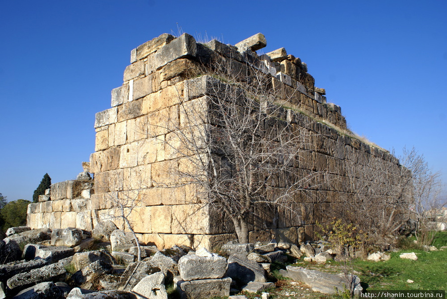 Руины Иераполиса Памуккале (Иерополь античный город), Турция
