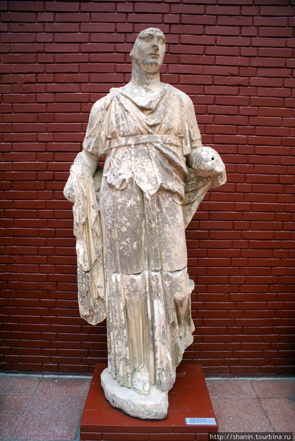 Статуя в Археологическом музее Сельчук, Турция