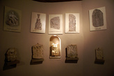 Экспонаты на стене музея