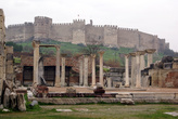 Базилика Святого Иоанна и турецкая крепость в Сельчуке