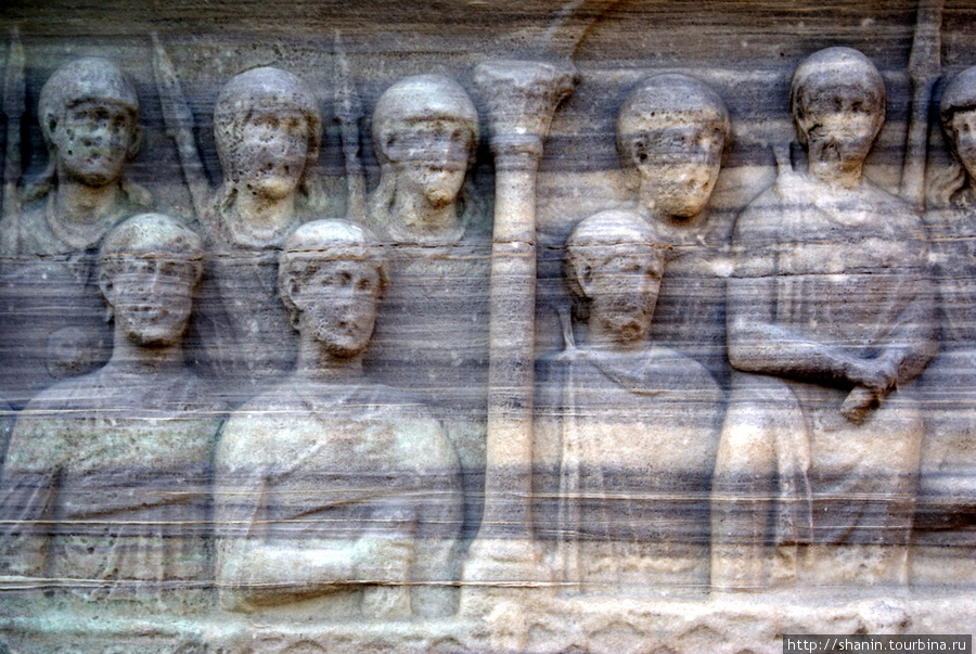 Рельеф на мраморе у основания Египетского обелиска Стамбул, Турция