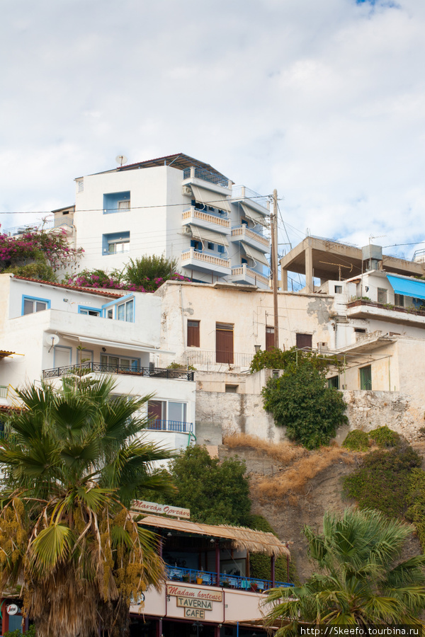 Агиа Галини — прекрасный город построенный на скалах. Весь в ступеньках, лестницах подъемах и спусках. Агиа-Галини, Греция