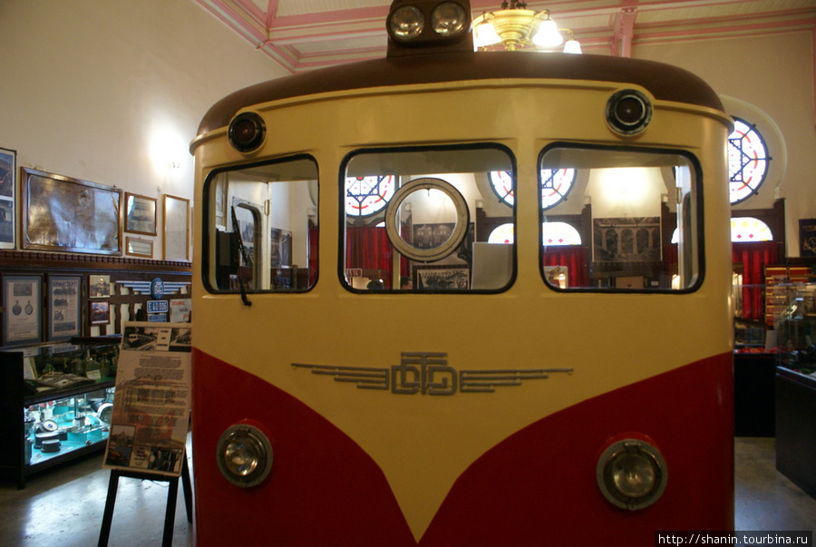 Локомотив в Железнодорожном музее Стамбул, Турция