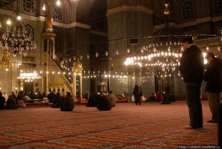 Намаз в мечети Стамбул, Турция