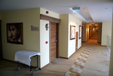 В коридоре отеля
