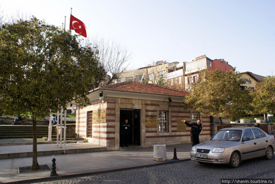 Вход в Йеребатан Сарай — напротив Святой Софии Стамбул, Турция